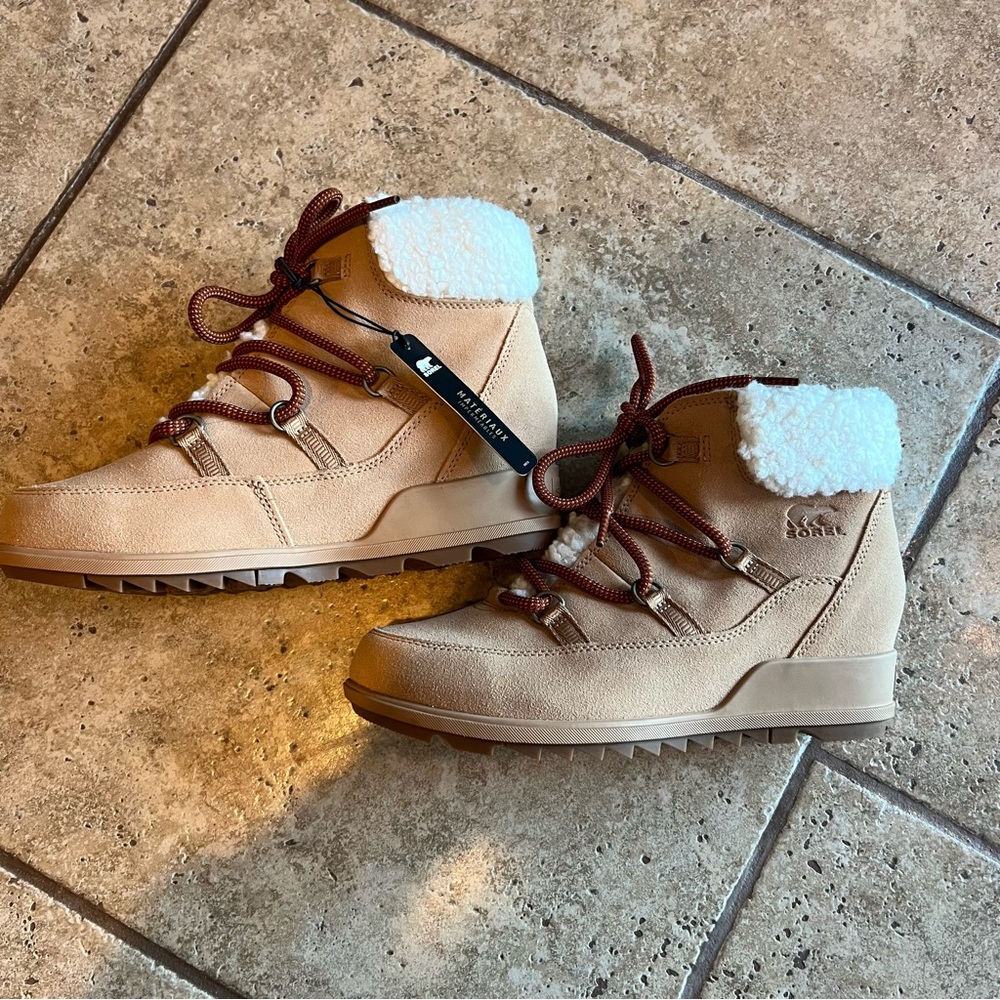 New Women’s Sorel Wedge Evie Cozy Lace Boot Size 10